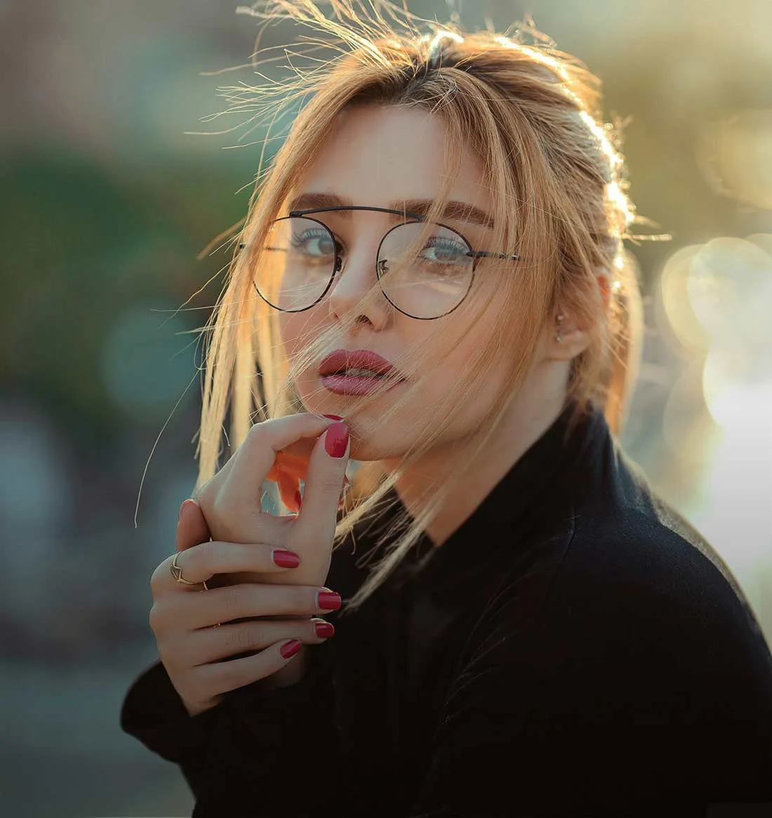 chica con gafas graduadas, optica valencia